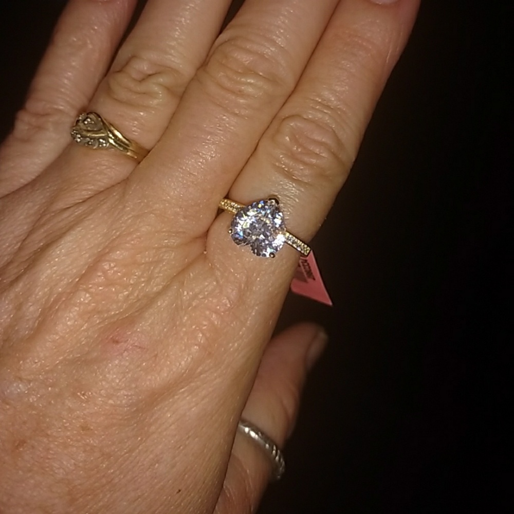 🌺SIMULATED🌺WHITE DIAMOND HEART RING - Picture 4 of 4
